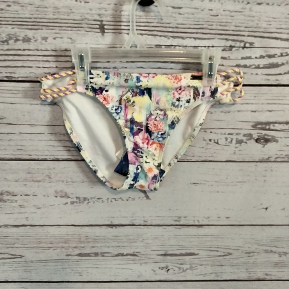 NWT: "Heat" woman's bikini bottoms
